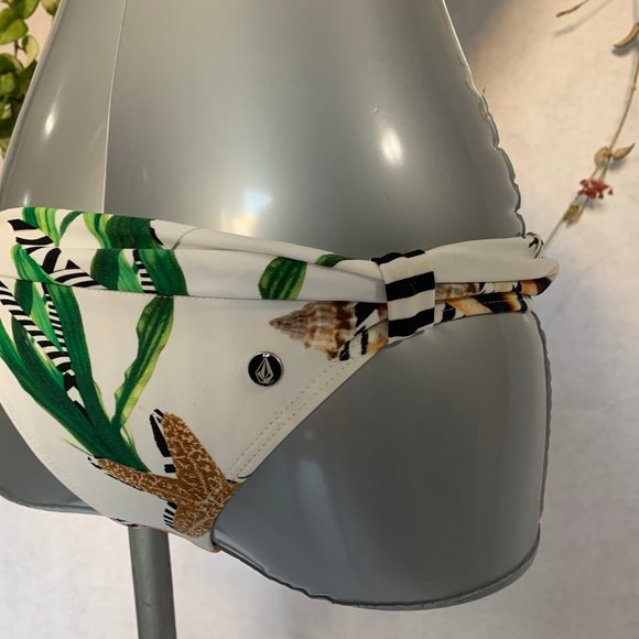 Volcom Brazillian Bikini Bottom 👙 - Picture 2 of 6